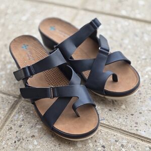 Cute Baretrap ladies sandals 9M